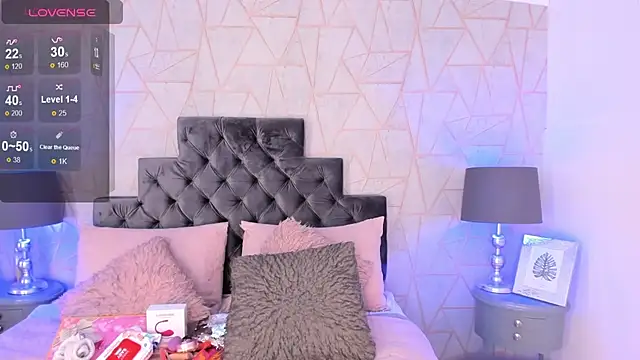 Snapshot of emily_parkerr chatting on 02/24/25, 03:53 emily parkerr online show from 02/24/25, 03:53