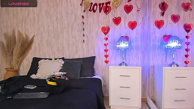 Snapshot of emily_parkerr chatting on 02/25/25, 12:45 emily parkerr online show from 02/25/25, 12:45