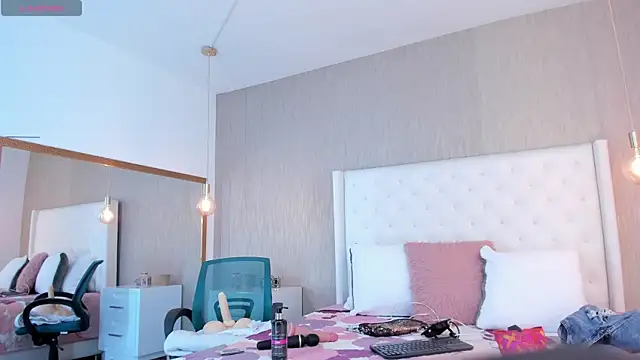 emily parkerr online show from 04/15/26, 07:58