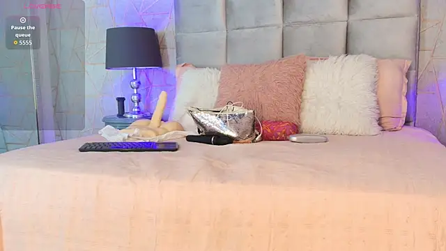 emily parkerr online show from 04/22/26, 03:24