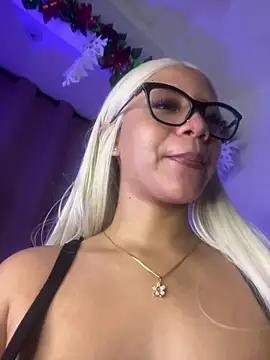 Snapshot of Charlotee_ chatting on 01/05/25, 09:37 Charlotee  online show from 01/05/25, 09:37