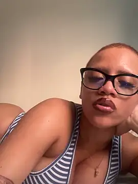 Snapshot of Charlotee_ chatting on 01/05/25, 12:42 Charlotee  online show from 01/05/25, 12:42