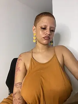 Snapshot of Charlotee_ chatting on 09/25/25, 06:06 Charlotee  online show from 09/25/25, 06:06