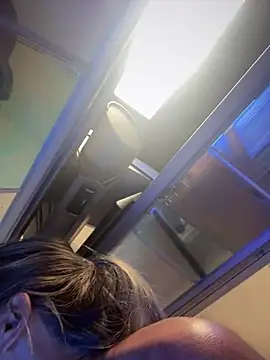 Snapshot of vixendoll87 chatting on 02/04/25, 07:33 vixendoll87 online show from 02/04/25, 07:33