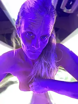 Snapshot of vixendoll87 chatting on 02/28/25, 12:32 vixendoll87 online show from 02/28/25, 12:32