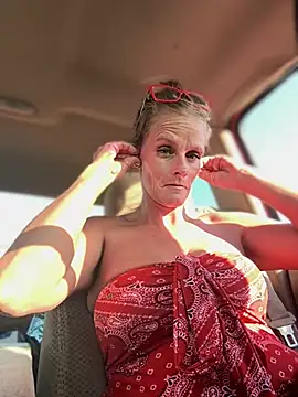 Snapshot of vixendoll87 chatting on 03/12/25, 09:56 vixendoll87 online show from 03/12/25, 09:56