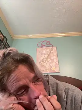 Snapshot of vixendoll87 chatting on 11/17/25, 05:19 vixendoll87 online show from 11/17/25, 05:19