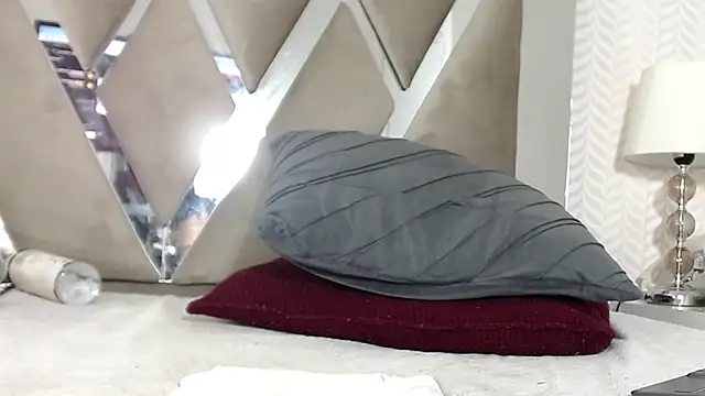 KasandraPhillips online show from 02/21/25, 02:17