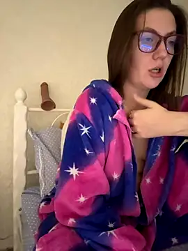 BeatriceTender online show from 11/26/25, 08:32