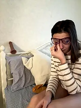 BeatriceTender online show from 12/15/25, 05:44