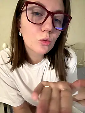 BeatriceTender online show from 12/19/25, 06:04