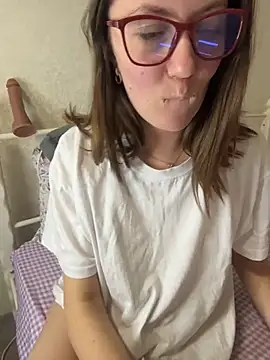 BeatriceTender online show from 04/15/26, 06:04