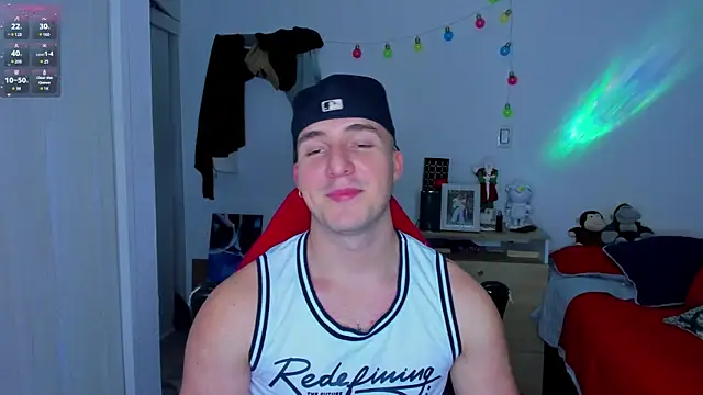 Snapshot of liam_oficial02 chatting on 12/12/24, 03:54 liam oficial02 online show from 12/12/24, 03:54