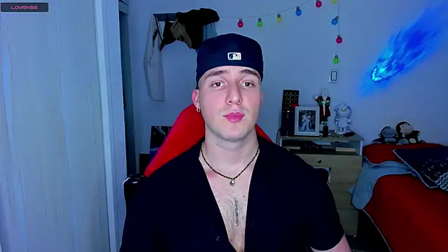 Snapshot of liam_oficial02 chatting on 12/13/24, 04:11 liam oficial02 online show from 12/13/24, 04:11