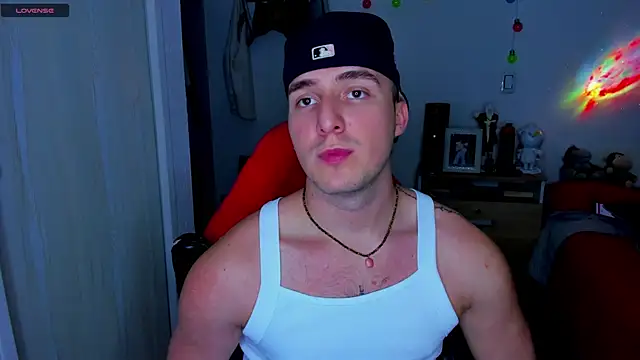 Snapshot of liam_oficial02 chatting on 12/19/24, 03:40 liam oficial02 online show from 12/19/24, 03:40