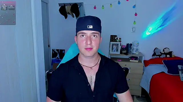 Snapshot of liam_oficial02 chatting on 01/10/25, 04:33 liam oficial02 online show from 01/10/25, 04:33