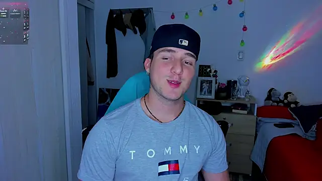 Snapshot of liam_oficial02 chatting on 01/12/25, 03:28 liam oficial02 online show from 01/12/25, 03:28