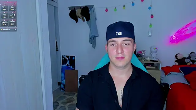 Snapshot of liam_oficial02 chatting on 01/21/25, 07:15 liam oficial02 online show from 01/21/25, 07:15