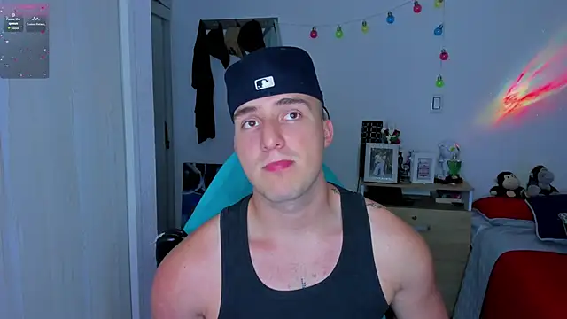 Snapshot of liam_oficial02 chatting on 01/24/25, 03:32 liam oficial02 online show from 01/24/25, 03:32