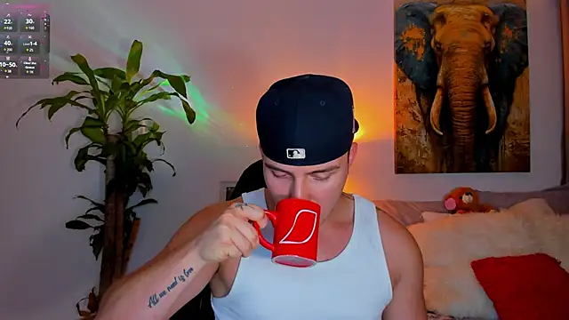 Snapshot of liam_oficial02 chatting on 03/08/25, 04:45 liam oficial02 online show from 03/08/25, 04:45