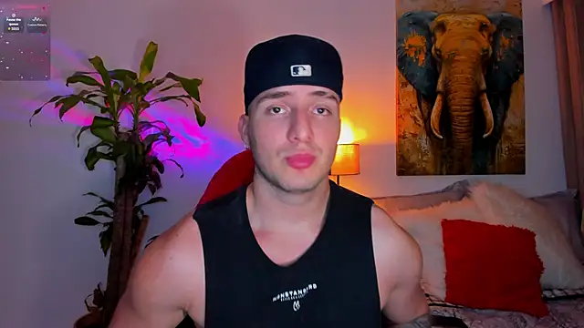 Snapshot of liam_oficial02 chatting on 03/22/25, 06:11 liam oficial02 online show from 03/22/25, 06:11