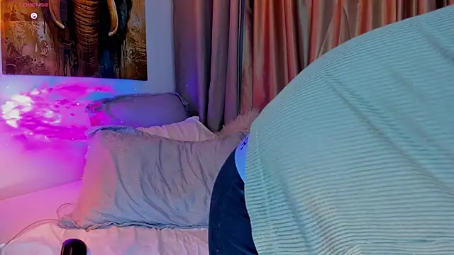 Snapshot of liam_oficial02 chatting on 09/21/25, 12:56 liam oficial02 online show from 09/21/25, 12:56