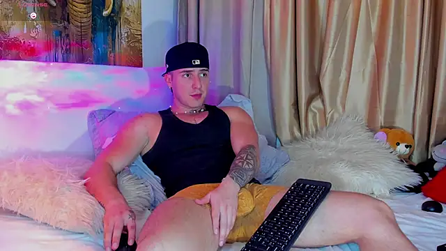 Snapshot of liam_oficial02 chatting on 10/04/25, 05:05 liam oficial02 online show from 10/04/25, 05:05