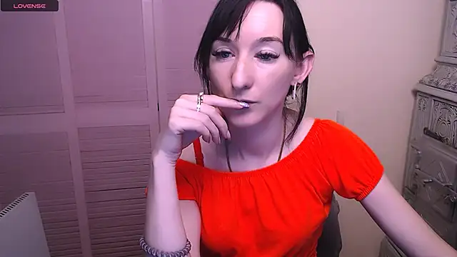 Snapshot of AmandaSell chatting on 12/12/24, 10:45 AmandaSell online show from 12/12/24, 10:45