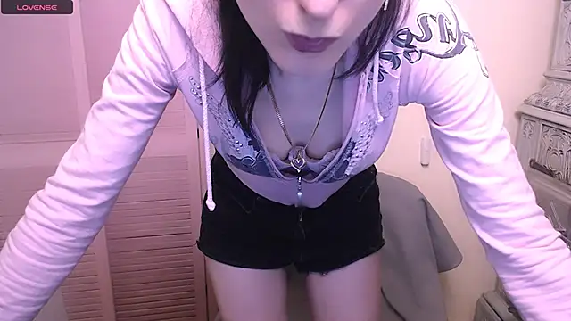 Snapshot of AmandaSell chatting on 12/14/24, 11:07 AmandaSell online show from 12/14/24, 11:07