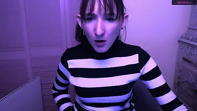 Snapshot of AmandaSell chatting on 01/01/25, 12:44 AmandaSell online show from 01/01/25, 12:44