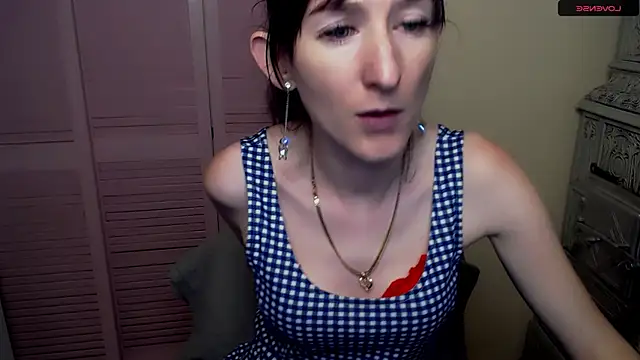Snapshot of AmandaSell chatting on 01/04/25, 04:11 AmandaSell online show from 01/04/25, 04:11