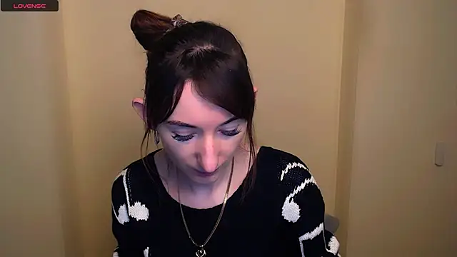 Snapshot of AmandaSell chatting on 02/27/25, 08:39 AmandaSell online show from 02/27/25, 08:39