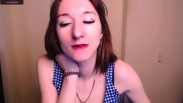 Snapshot of AmandaSell chatting on 03/11/25, 08:09 AmandaSell online show from 03/11/25, 08:09