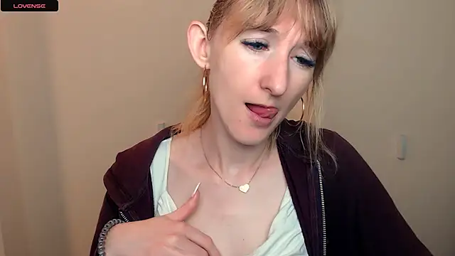 Snapshot of AmandaSell chatting on 09/10/25, 06:57 AmandaSell online show from 09/10/25, 06:57