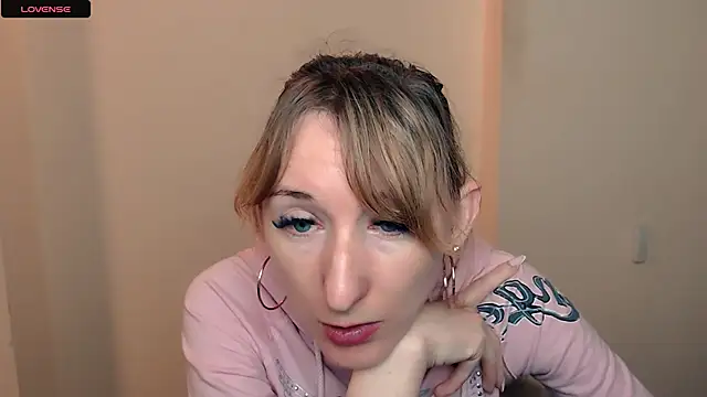 Snapshot of AmandaSell chatting on 09/19/25, 07:43 AmandaSell online show from 09/19/25, 07:43
