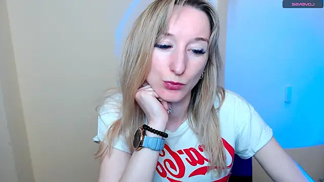 Snapshot of AmandaSell chatting on 05/11/26, 02:45 AmandaSell online show from 05/11/26, 02:45