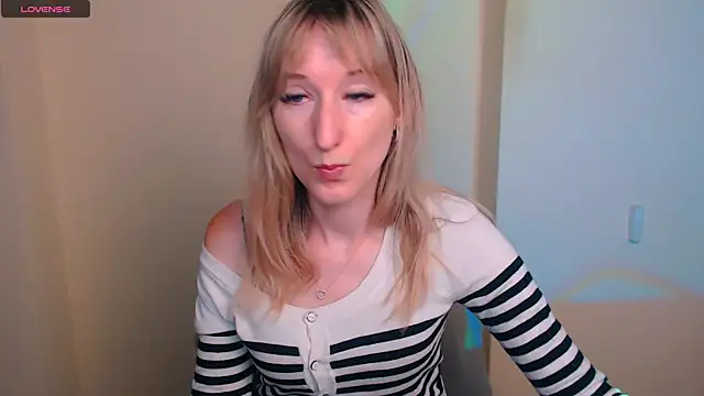 Snapshot of AmandaSell chatting on 07/24/26, 06:55 AmandaSell online show from 07/24/26, 06:55