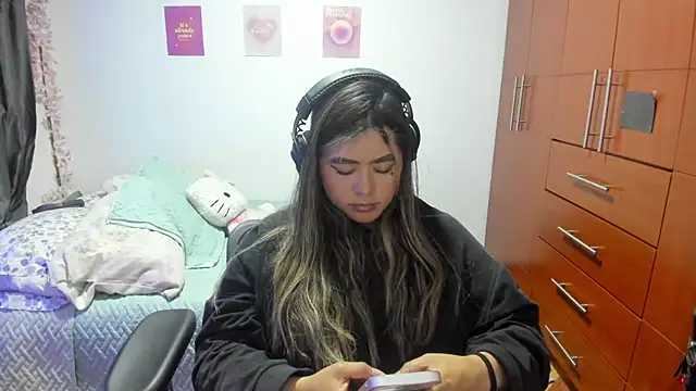 StephaniFox online show from 10/20/25, 04:13