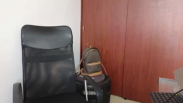 Snapshot of Dj_scarlettmorreti chatting on 01/26/25, 03:14 Dj scarlettmorreti online show from 01/26/25, 03:14