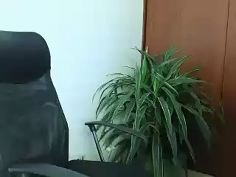 Snapshot of Dj_scarlettmorreti chatting on 02/20/25, 01:03 Dj scarlettmorreti online show from 02/20/25, 01:03