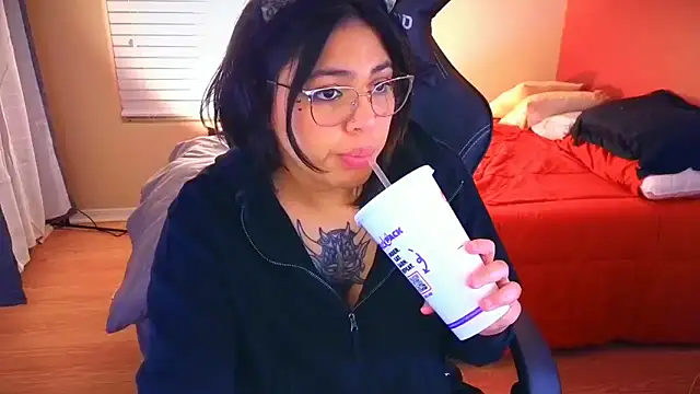 Snapshot of miacanela_xo chatting on 01/11/25, 04:38 miacanela xo online show from 01/11/25, 04:38