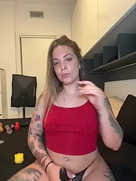 Snapshot of LiliMorganxxx chatting on 08/03/26, 02:11 LiliMorganxxx online show from 08/03/26, 02:11
