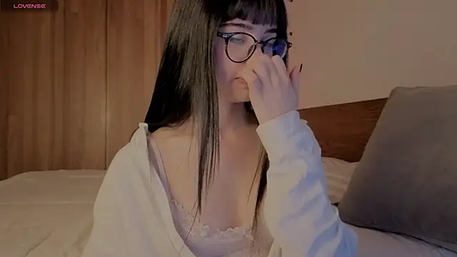 Snapshot of Roxxy_mora chatting on 06/19/26, 10:57 Roxxy mora online show from 06/19/26, 10:57