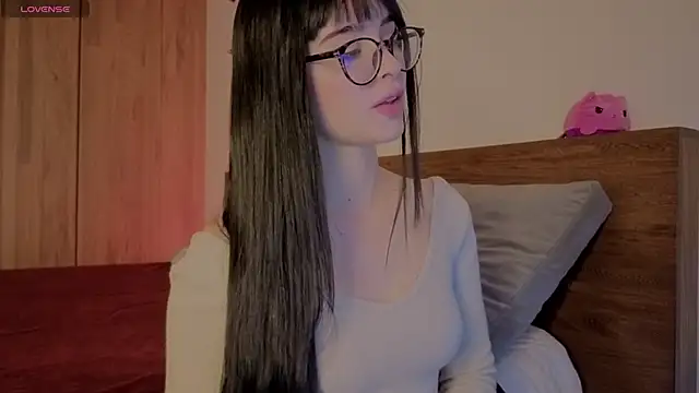 Snapshot of Roxxy_mora chatting on 06/22/26, 10:51 Roxxy mora online show from 06/22/26, 10:51