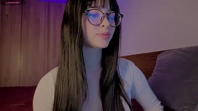 Snapshot of Roxxy_mora chatting on 06/23/26, 10:30 Roxxy mora online show from 06/23/26, 10:30