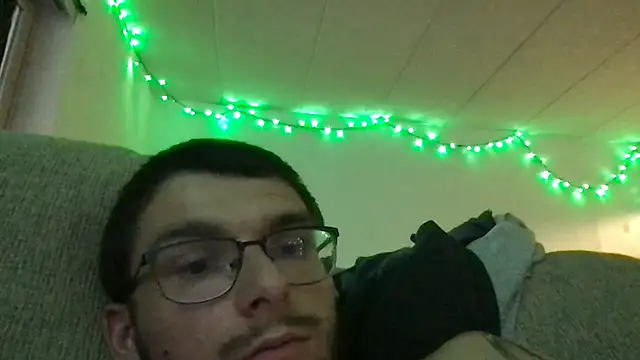 Snapshot of hungkubenski chatting on 09/22/25, 11:01 hungkubenski online show from 09/22/25, 11:01