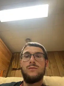 Snapshot of hungkubenski chatting on 10/13/25, 12:32 hungkubenski online show from 10/13/25, 12:32