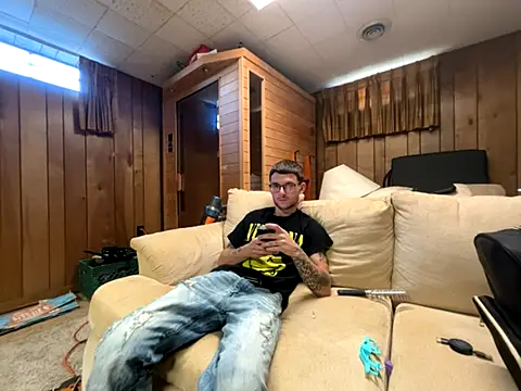 Snapshot of hungkubenski chatting on 10/21/25, 08:20 hungkubenski online show from 10/21/25, 08:20