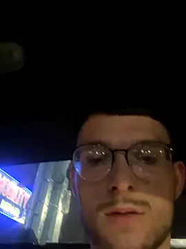 Snapshot of hungkubenski chatting on 10/25/25, 08:00 hungkubenski online show from 10/25/25, 08:00