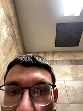 Snapshot of hungkubenski chatting on 10/25/25, 10:48 hungkubenski online show from 10/25/25, 10:48